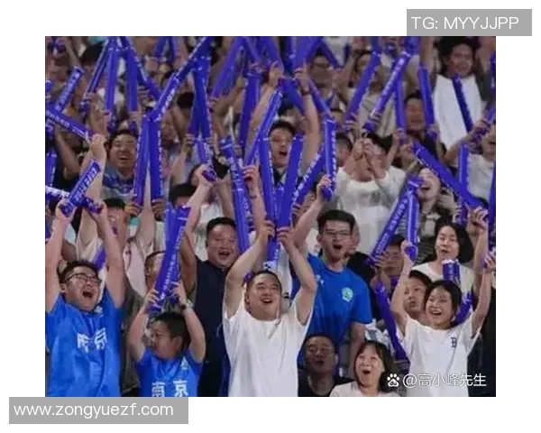 足球巨星互动揭秘 球场内外的精彩瞬间与幕后故事